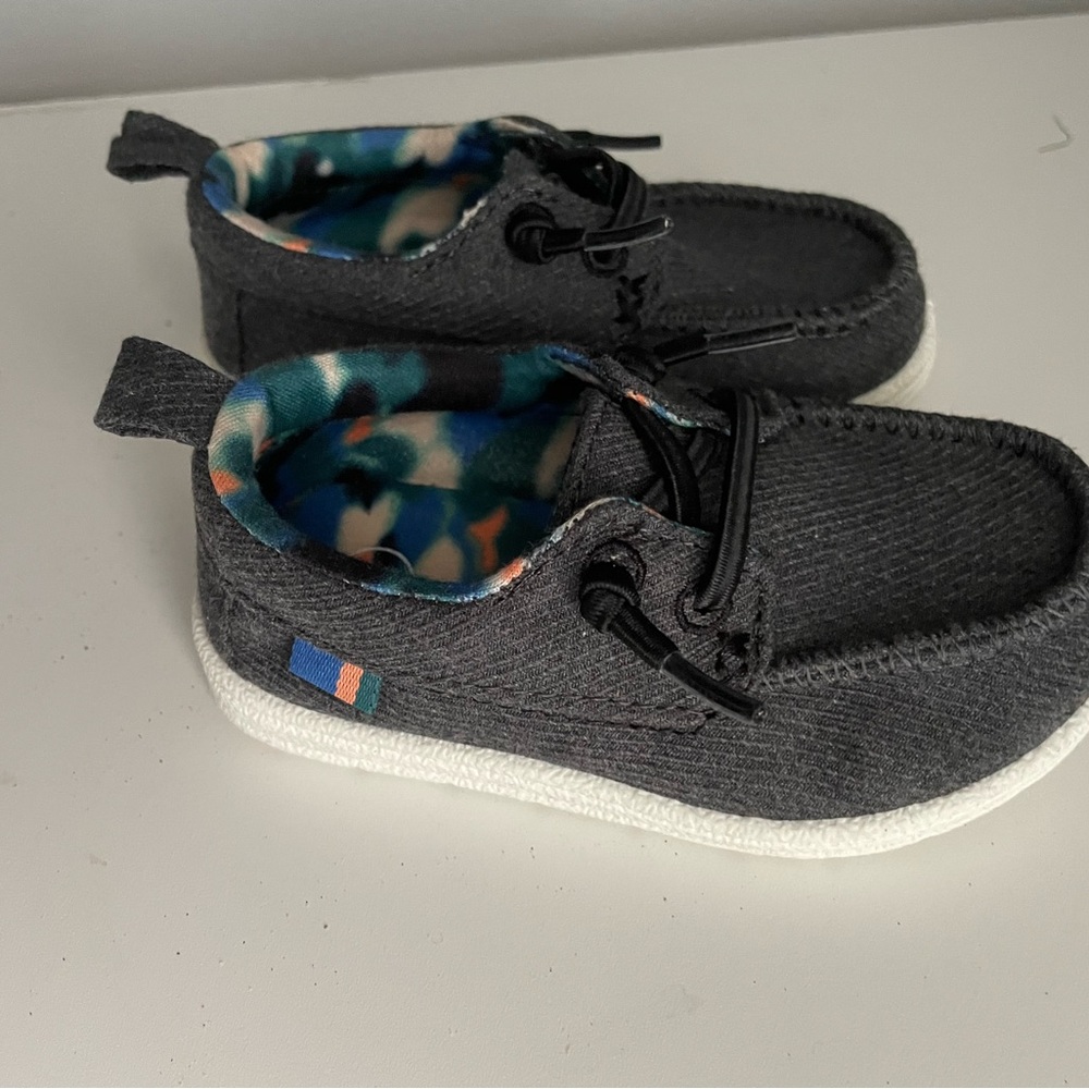 Gray Kids Shoes with Patterned Lining